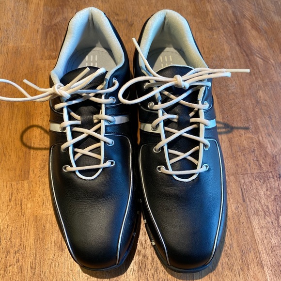 Nike Air Spikeless Golf Shoes - Picture 3 of 9